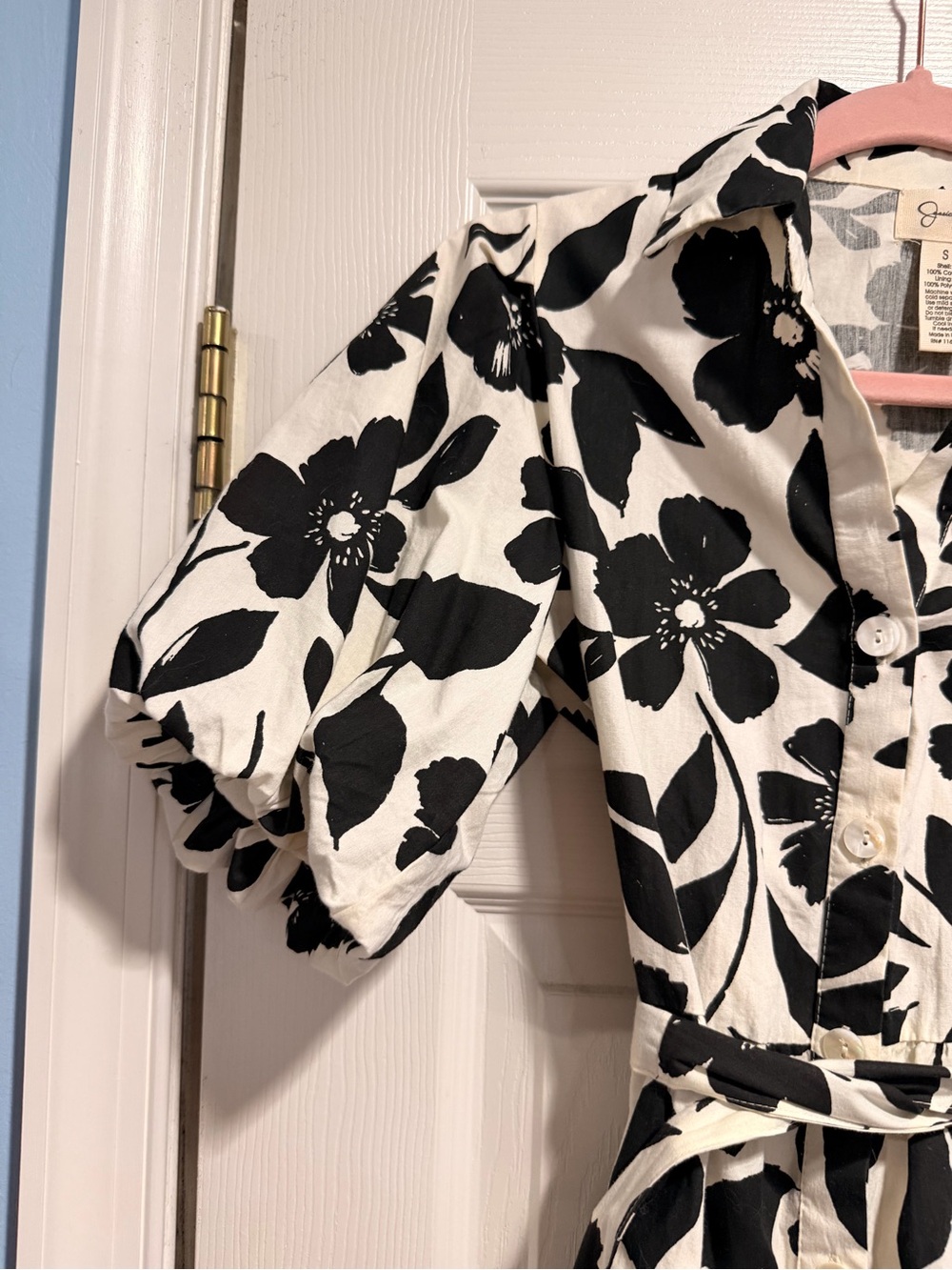 Jessica Simpson Black & White Floral Puff-Sleeve Mini Dress - Picture 4 of 7